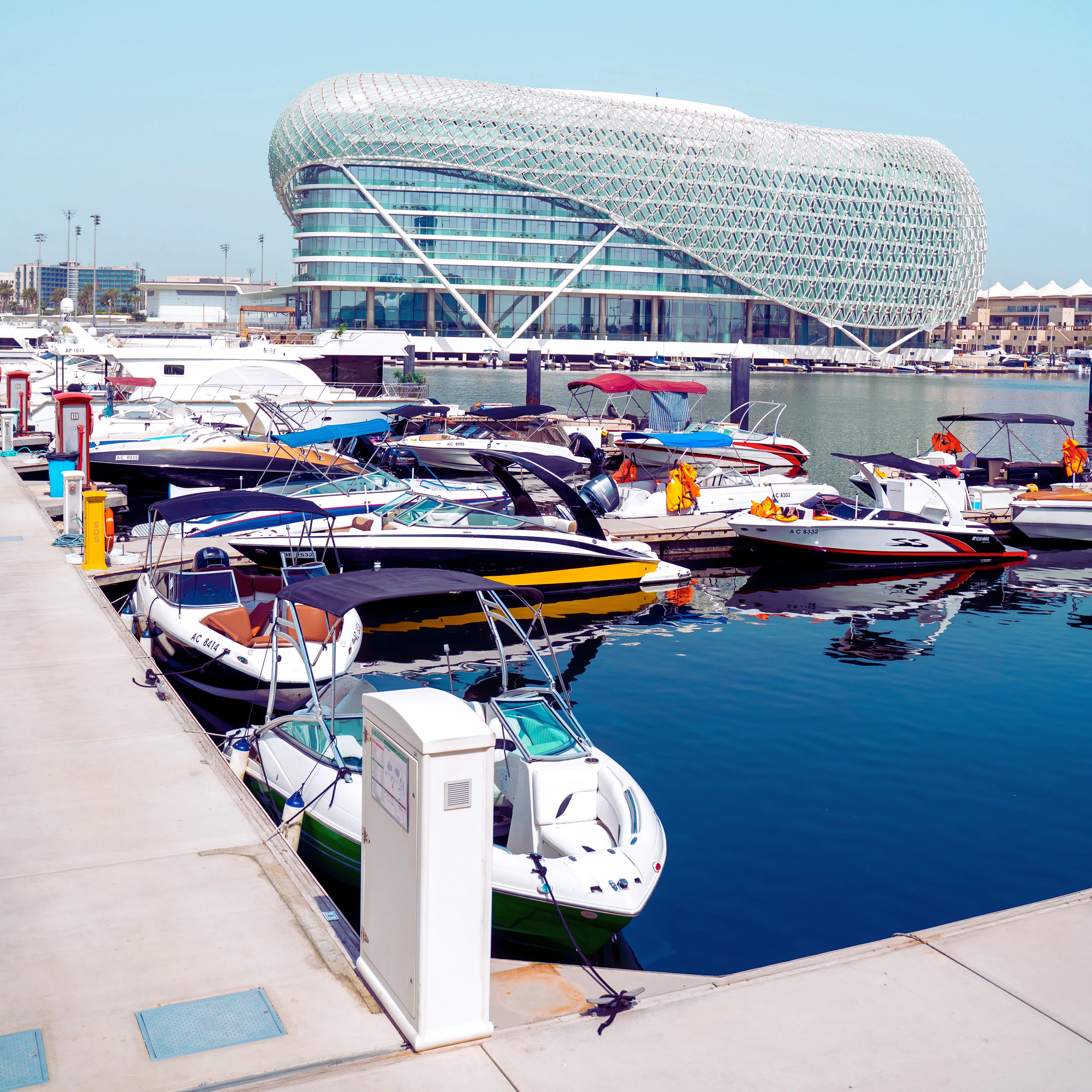 the-captains-club-yas-marina